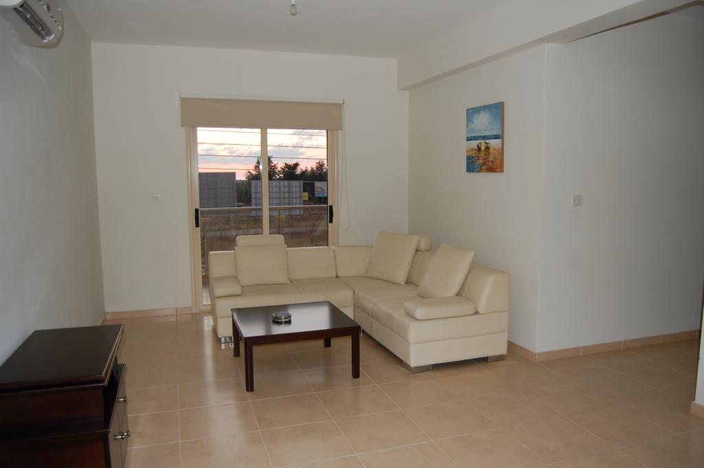 Ploutarchos Apartments Pafos Quarto foto